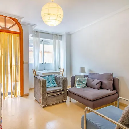 2 Bedroom Lovely In Holiday home